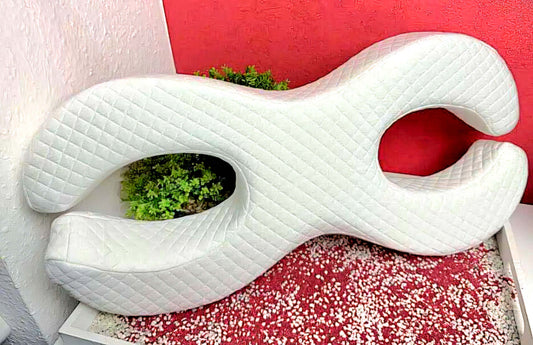 Glow Kissen Testbericht - innovative Form und stilvolles Design des Kissen für optimalen Komfort.