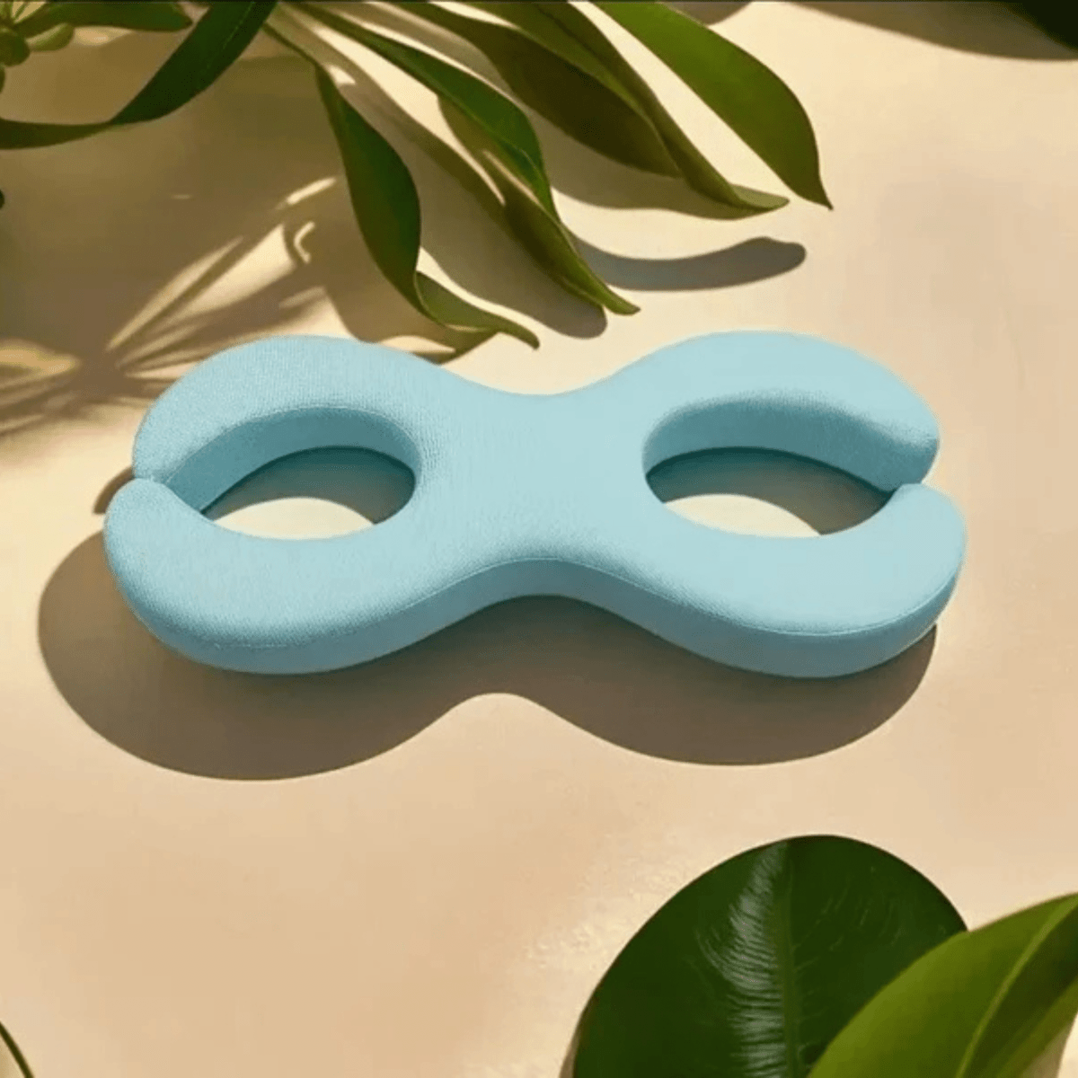 Anti-Aging Schlafkissen GlowKissen in einer frischen blauen Farbe, gestaltet für Komfort und Hautpflege.